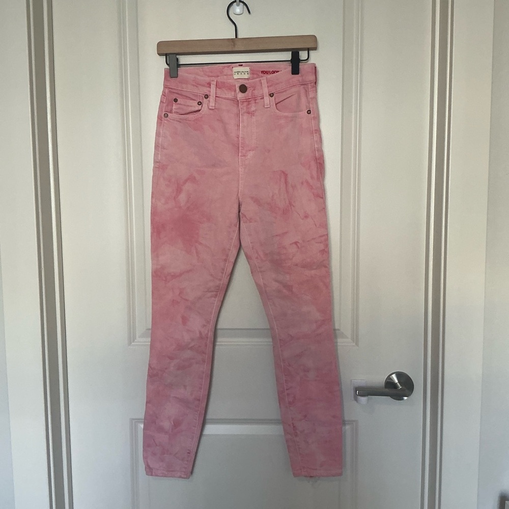 Alice + Olivia High-Rise Good Skinny Jeans in Crystal Cloud Pink - Picture 4 of 8
